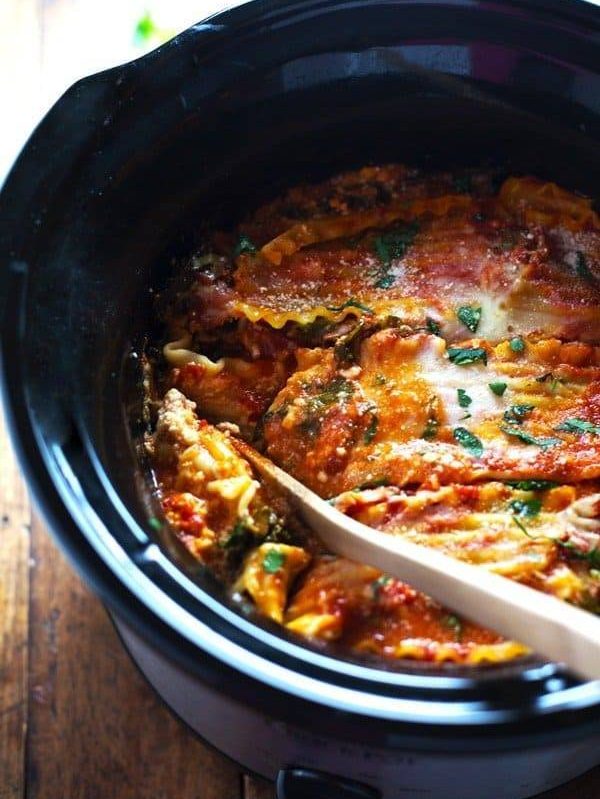 Super Easy Skinny Veggie Crockpot Lasagna - a handful of simple ingredients for a healthy family dinner. | https://vitality-news.fit
