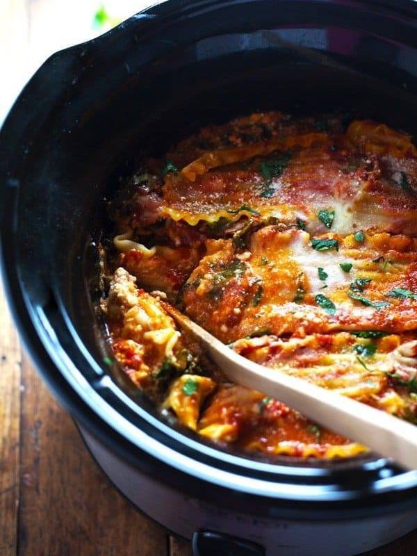 Super Easy Skinny Veggie Crockpot Lasagna - a handful of simple ingredients for a healthy family dinner. | https://vitality-news.fit