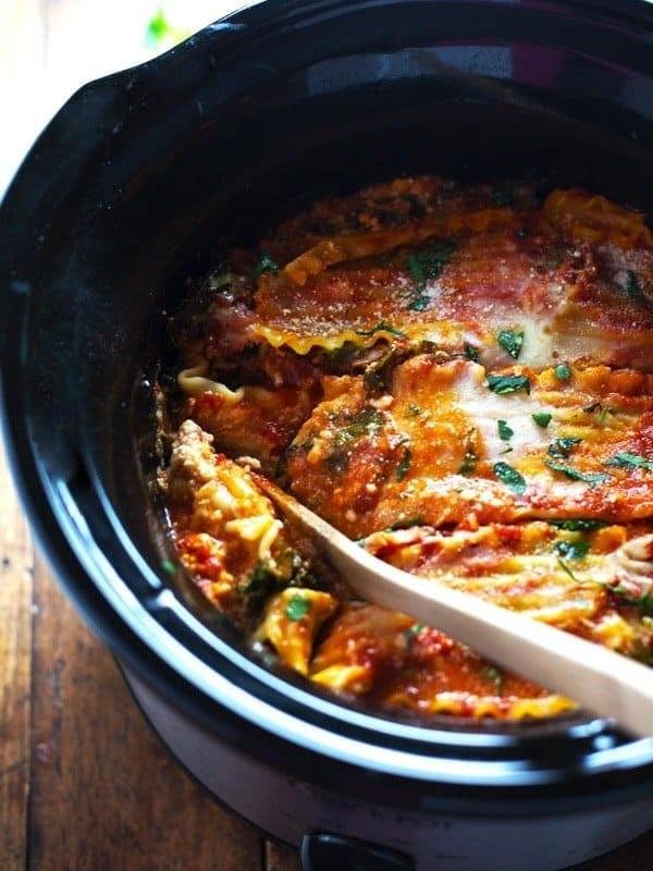 Super Easy Skinny Veggie Crockpot Lasagna - a handful of simple ingredients for a healthy family dinner. | https://vitality-news.fit