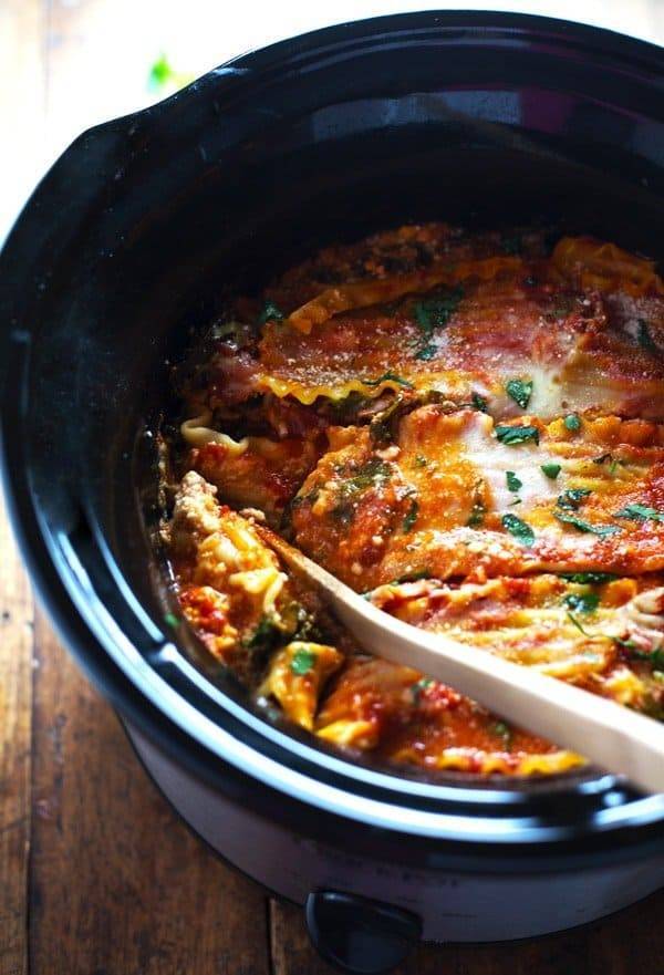 Super Easy Skinny Veggie Crockpot Lasagna - a handful of simple ingredients for a healthy family dinner. | https://vitality-news.fit