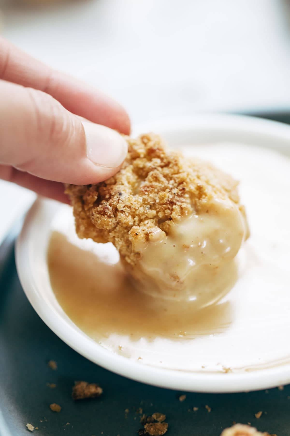 Everyone LOVES these! Baked popcorn chicken that tastes fried! Easy recipe, ready in 30 minutes. SO yummy and fun to share! | pinchofyum.com Everyone LOVES these! Baked popcorn chicken that tastes fried! Easy recipe, ready in 30 minutes. SO yummy and fun to share! | pinchofyum.com